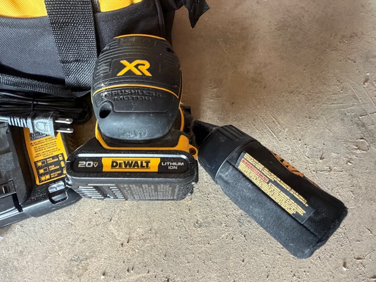 #22-•-dewalt-sander-image-3