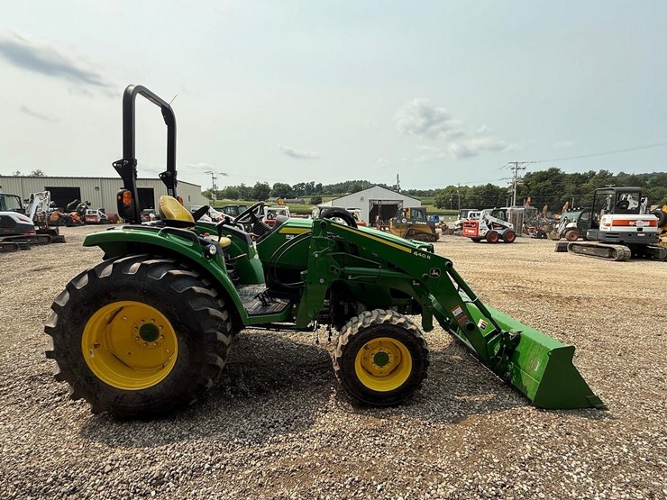 2023-john-deere-4052r-image-5