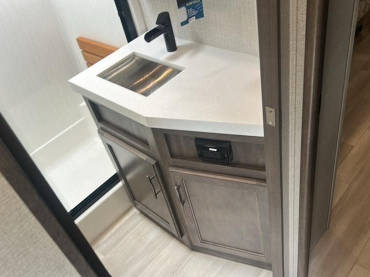 #139-•-2022-grand-design-solitude-310gk-camper-image-76