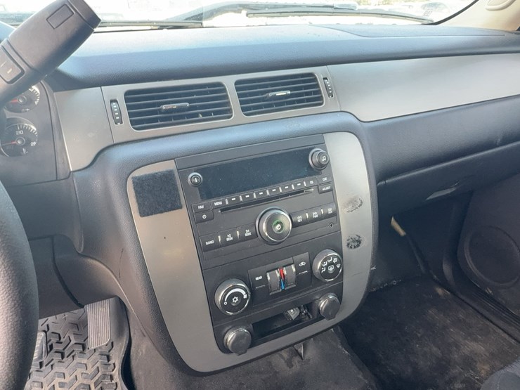 2014-chevrolet-tahoe-image-43
