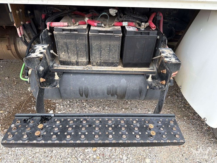 2019-international-durastar-4300-image-23