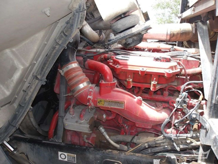 2016-peterbilt-320-image-7