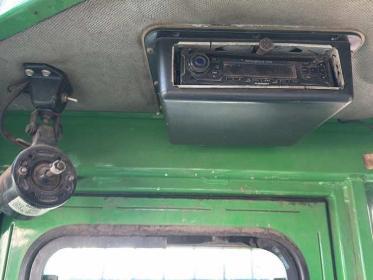 2006-deere-643h-image-39