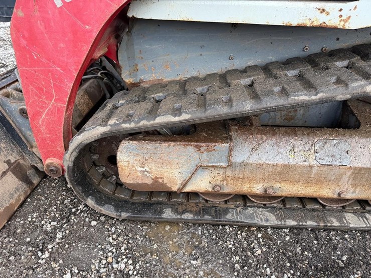 2019-takeuchi-tl8-image-17