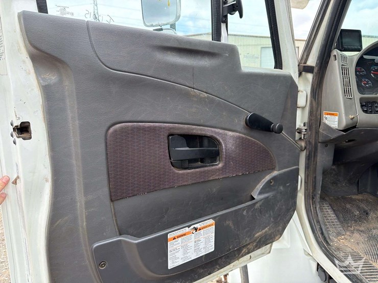 2019-international-durastar-4300-image-52