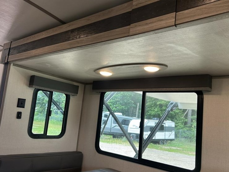 #142-•-2022-keystone-passport-grand-touring-series-2870rl-camper-image-45