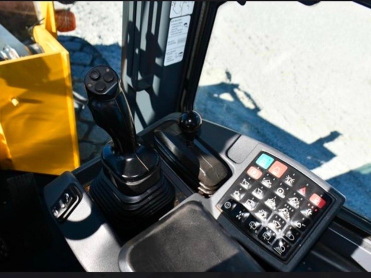 2017-deere-644k-image-16