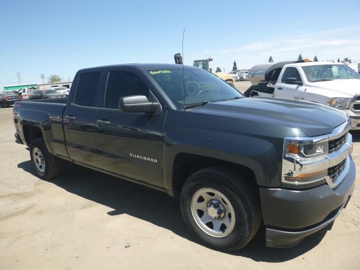 2018-chevrolet-1500-image-2