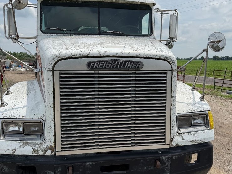 1993-freightliner-fld120-image-2