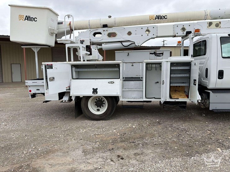 2017-international-durastar-4300-image-35