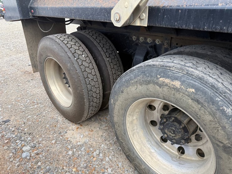 2016-freightliner-cascadia-125-image-35