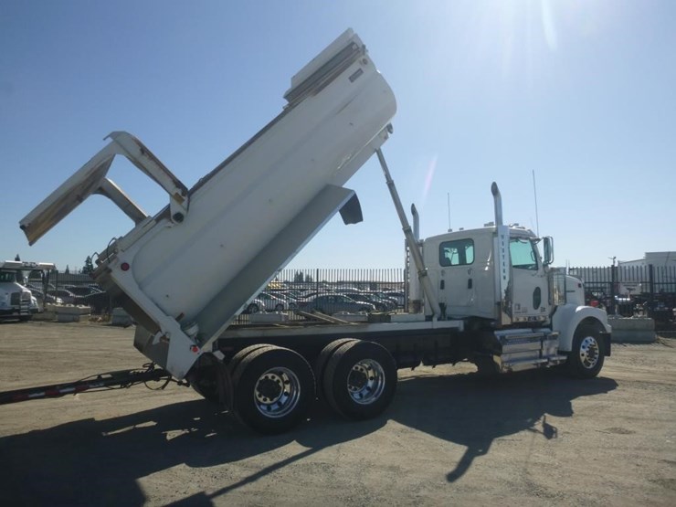 2020-western-star-4900sf-image-9