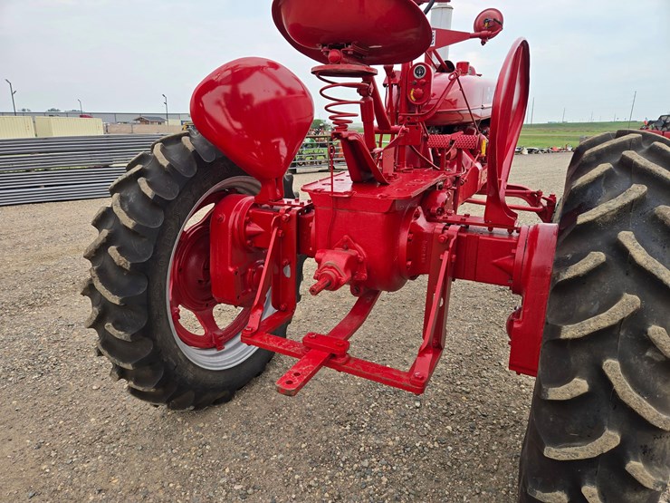 1939-farmall-super-hv-tractor-image-17