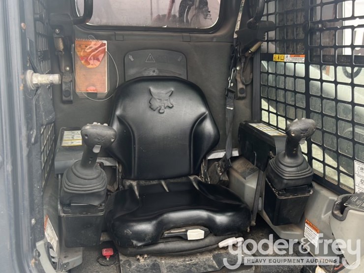 2016-bobcat-t870-image-30