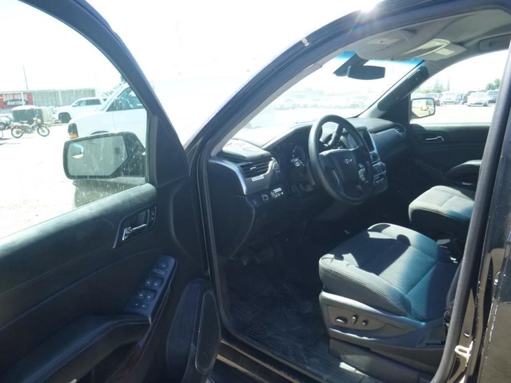 2016-chevrolet-tahoe-image-5