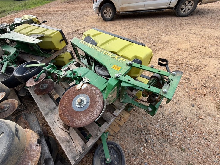 #2666-•-lot-of-(12)-john-deere-max-emergexp-planter-units-inv#2666-image-1