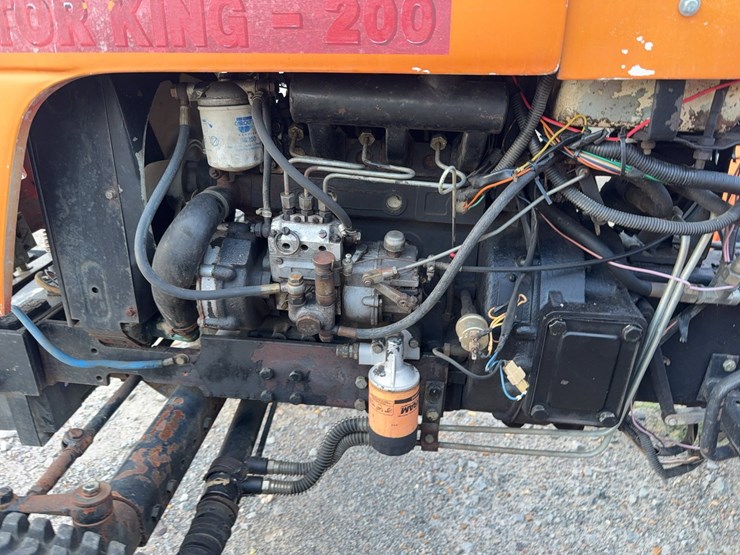 2004-tractor-king-200-image-42
