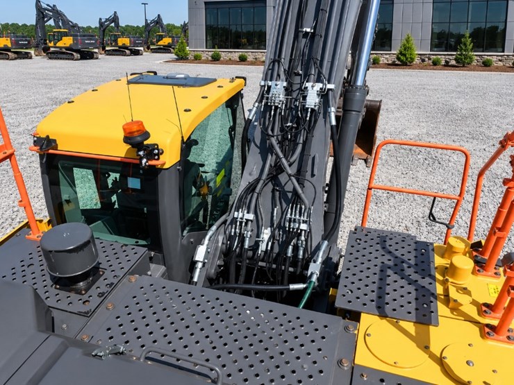2022-volvo-ec250el-image-6