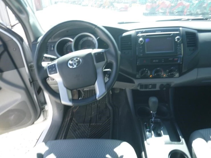 2013-toyota-tacoma-image-9