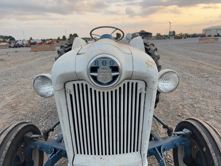 1957-ford-800-image-4