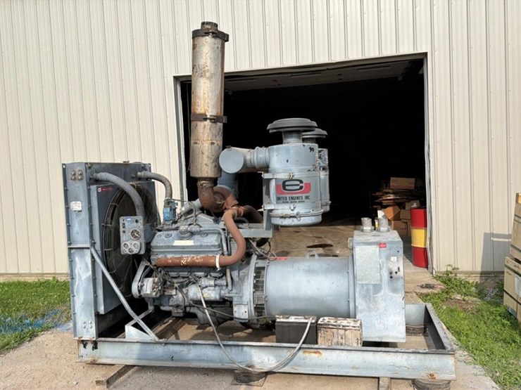 #163-•-1996-detroit-325-kw-genset-image-1