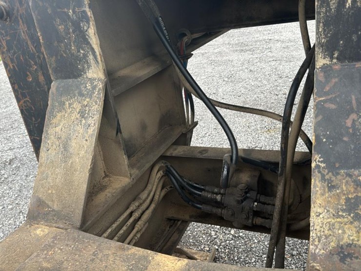 2007-deere-437c-image-23