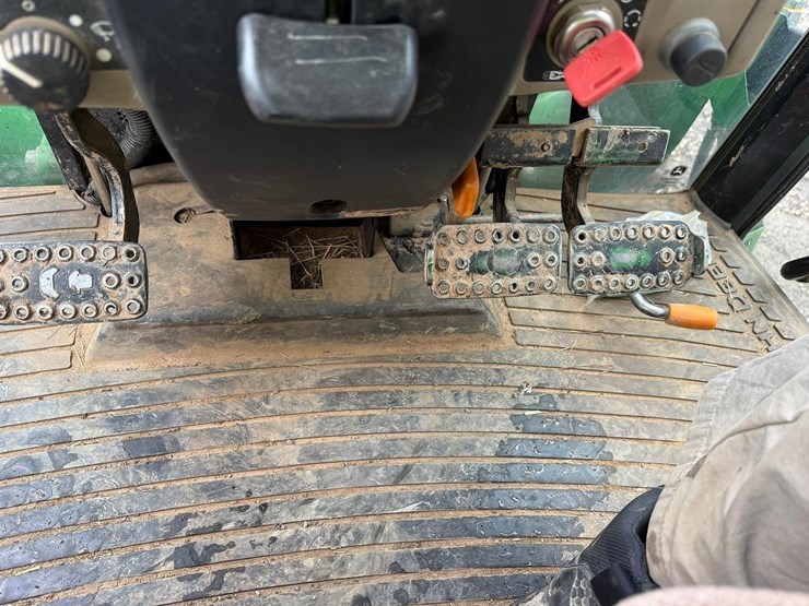 2012-john-deere-6115d-image-30