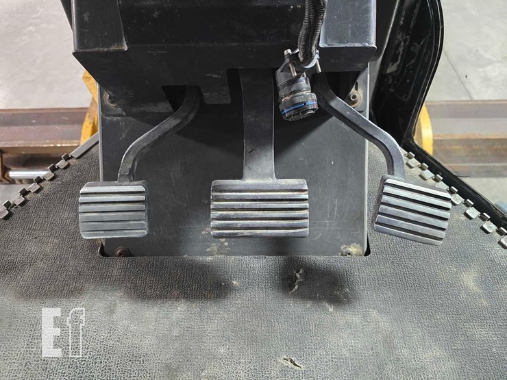 2008-caterpillar-14m-image-17