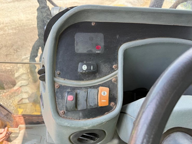 caterpillar-420d-image-24