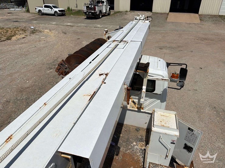 2019-international-durastar-4300-image-16