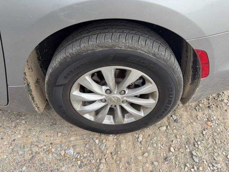 2017-chrysler-pacifica-image-13