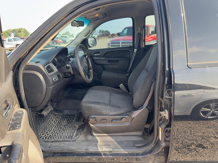 2014-chevrolet-tahoe-image-34