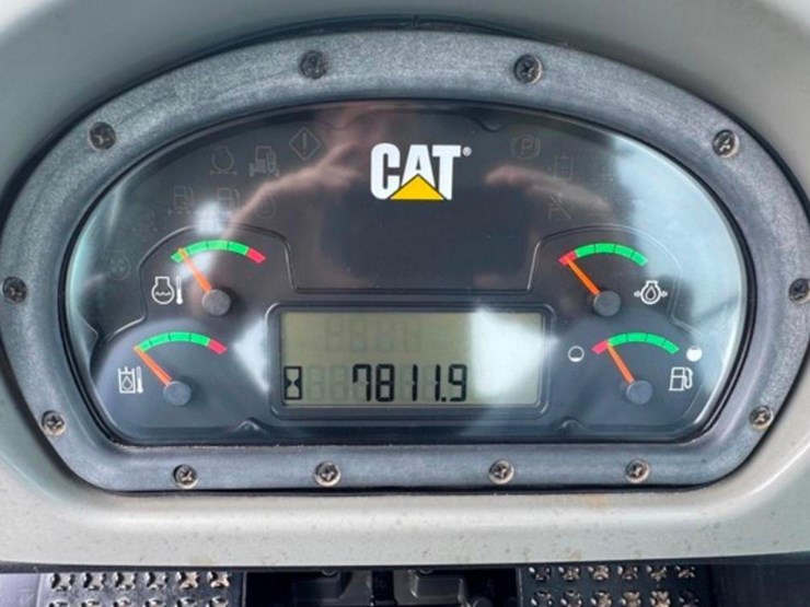 2017-caterpillar-953d-image-13