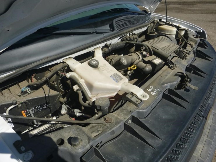 2015-chevrolet-express-2500-image-11