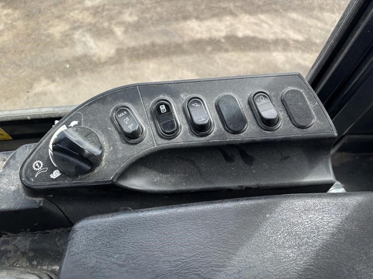 2019-komatsu-wa200-8-image-38
