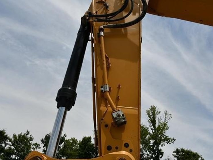 2019-caterpillar-336-image-7