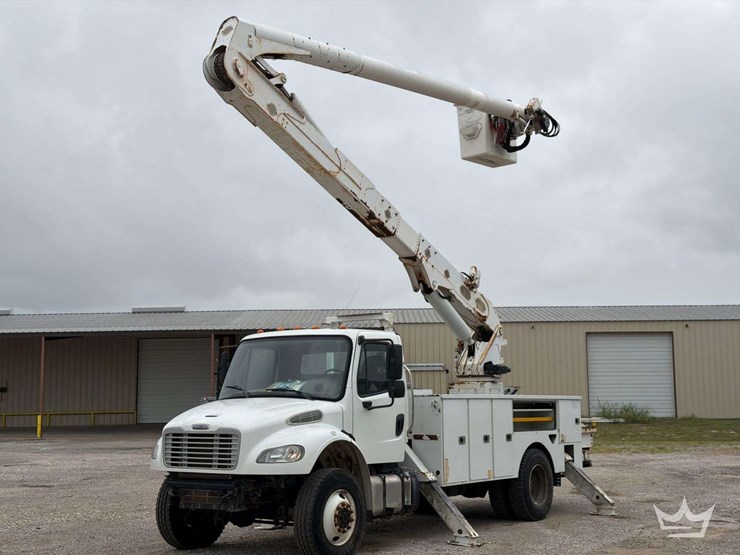 2016-freightliner-m2-106-image-1
