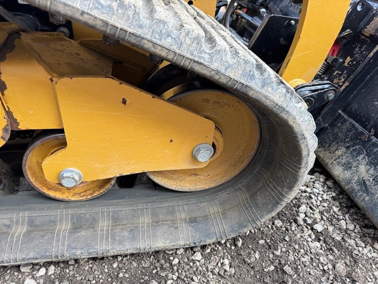 2020-caterpillar-249d3-image-22