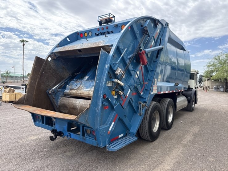 2018-mack-lr-rear-loading-trash-truck-image-9