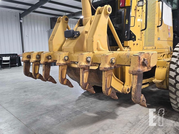 2013-caterpillar-14m-image-10