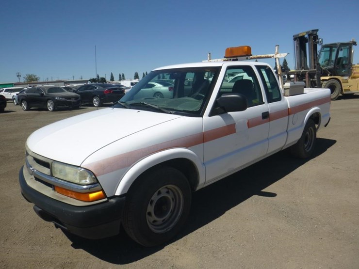 2003-chevrolet-s10-image-1