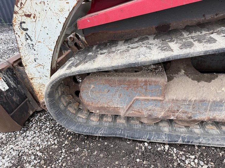 2011-takeuchi-tl240-image-18
