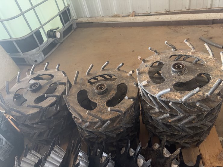 chicken-tracker-closing-wheels-(set-of-16)-image-2
