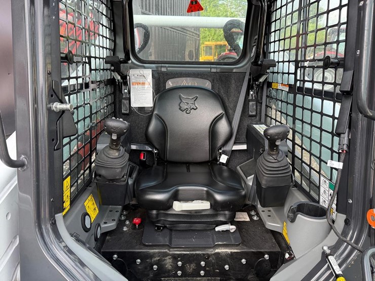 2025-bobcat-s590-image-17
