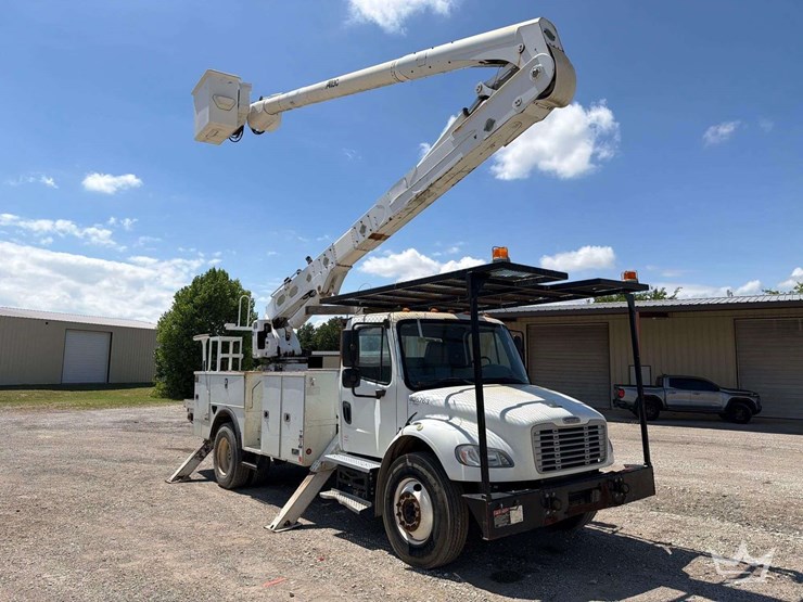 2015-freightliner-m2-106-image-2
