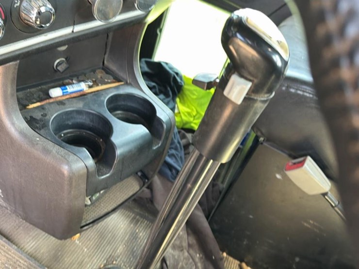 #127-•-2015-kenworth-log-truck-image-56