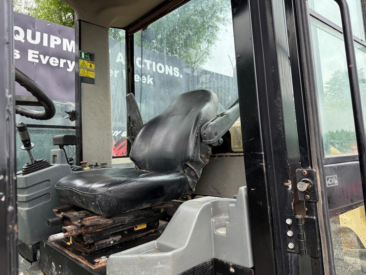 2011-caterpillar-cp56-image-19