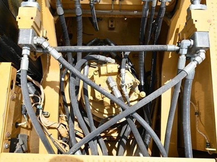 2019-caterpillar-336-image-24