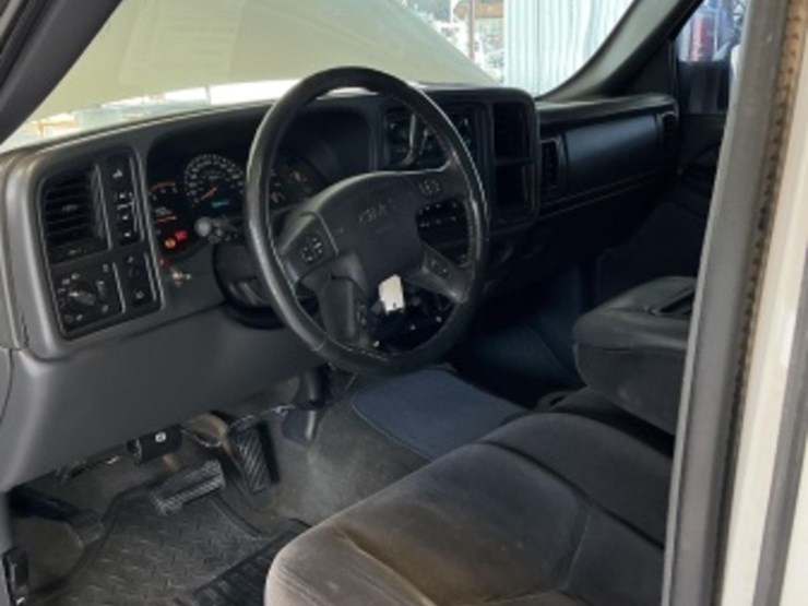 2005-gmc-sierra-2500hd-image-23