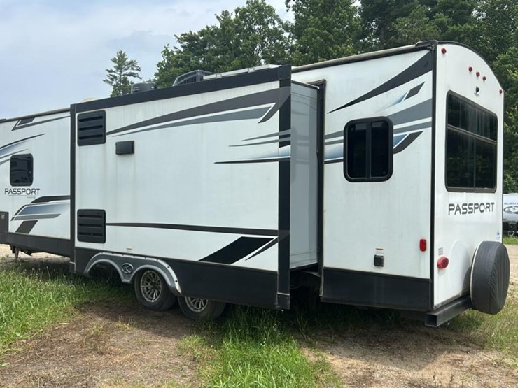 #142-•-2022-keystone-passport-grand-touring-series-2870rl-camper-image-5